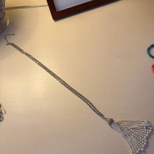 Elegant long drop necklace with pearl tassel